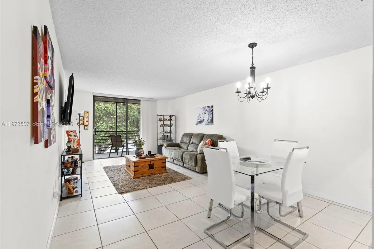 901 Colony Point Circle # 304, Pembroke Pines FL 33026