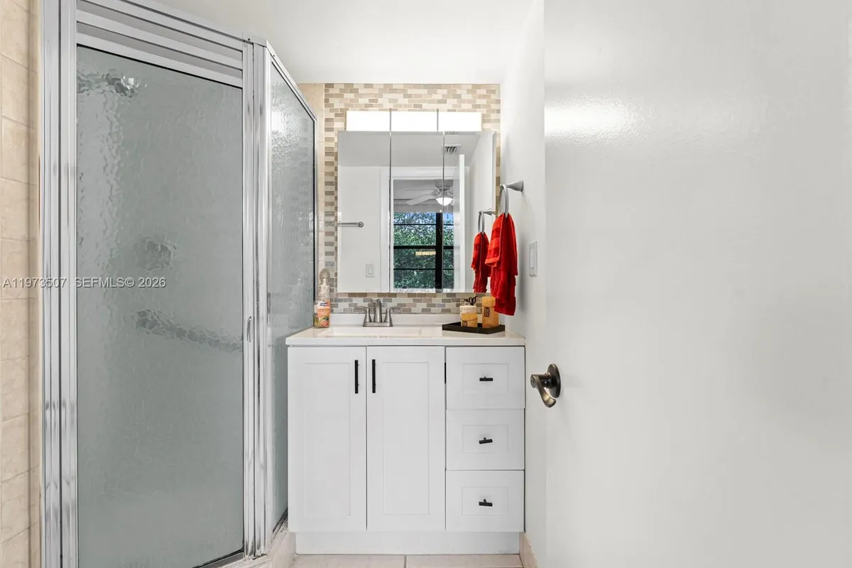 901 Colony Point Circle # 304, Pembroke Pines FL 33026