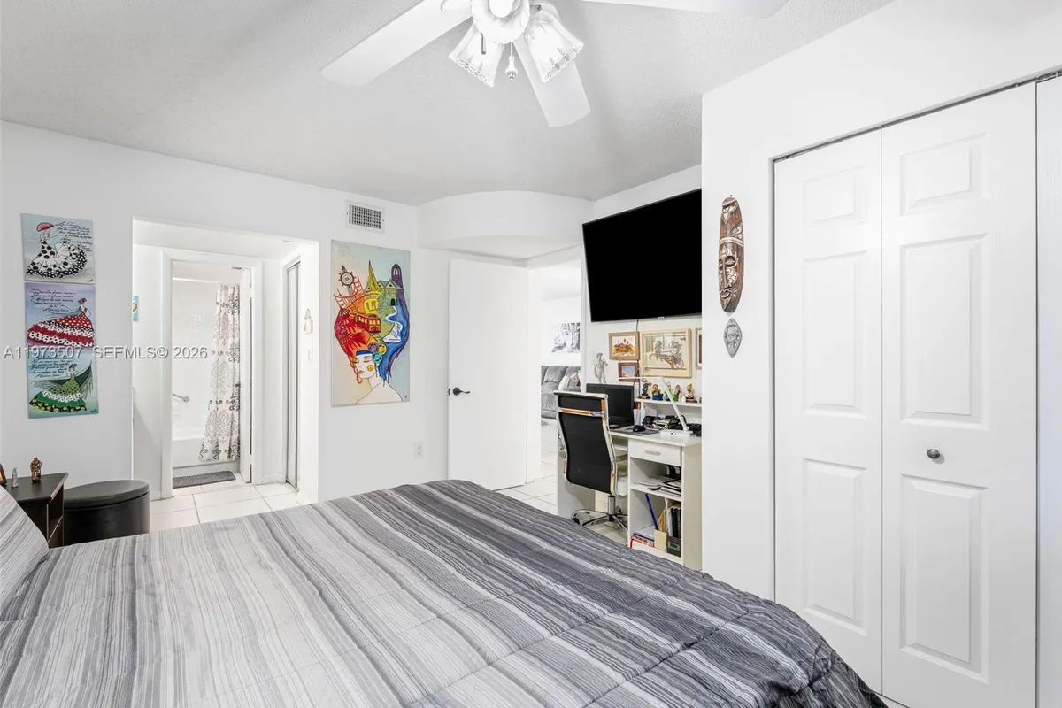 901 Colony Point Circle # 304, Pembroke Pines FL 33026