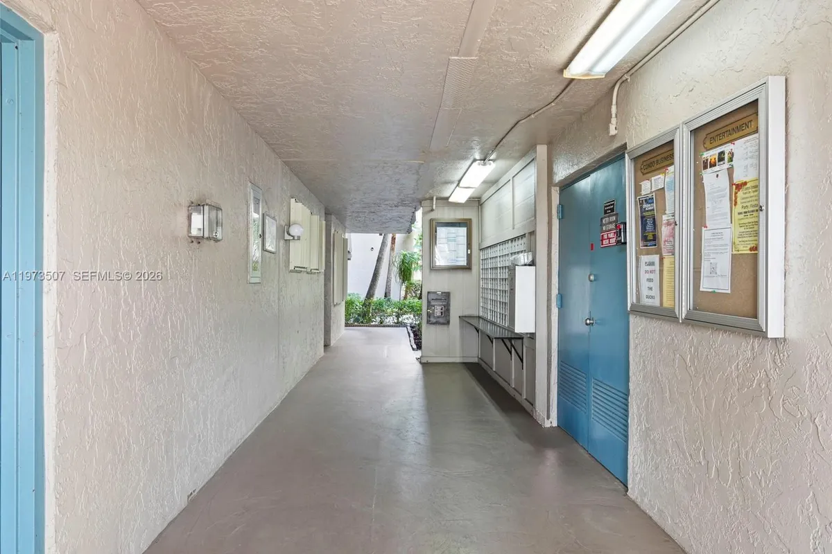 901 Colony Point Circle # 304, Pembroke Pines FL 33026