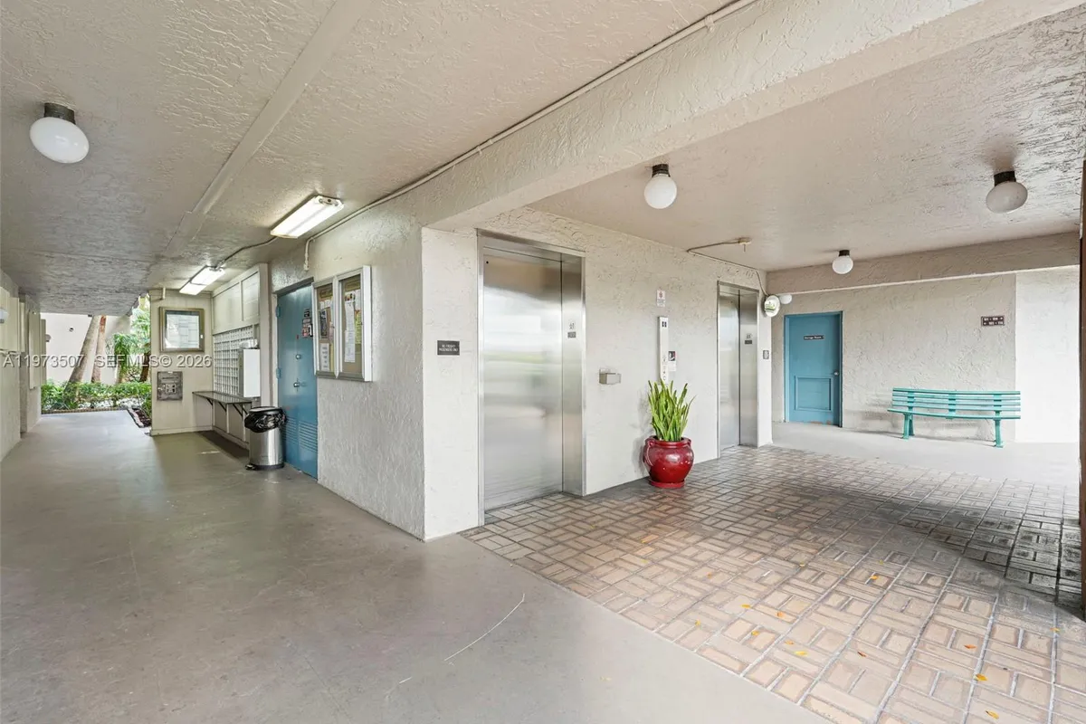 901 Colony Point Circle # 304, Pembroke Pines FL 33026