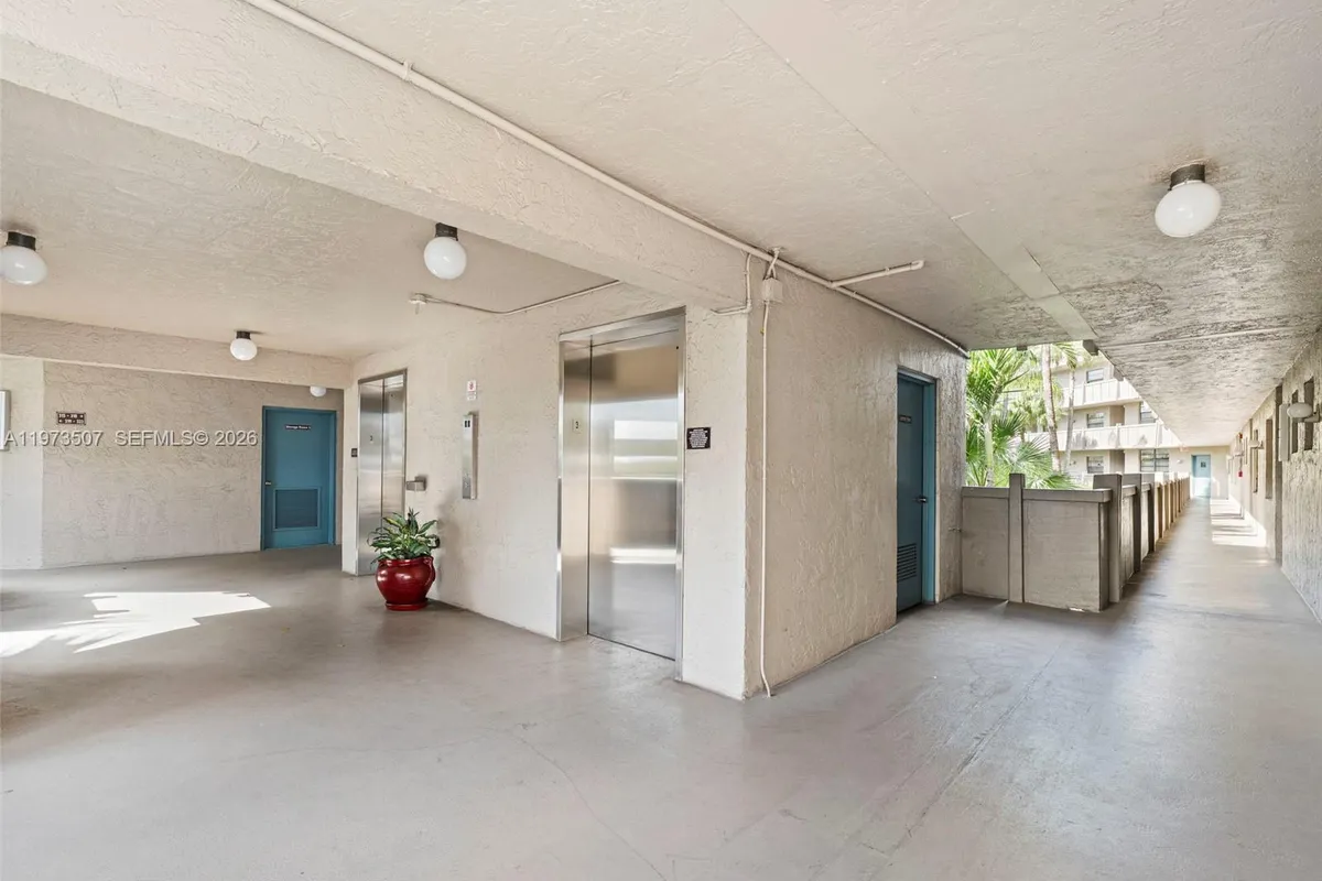 901 Colony Point Circle # 304, Pembroke Pines FL 33026