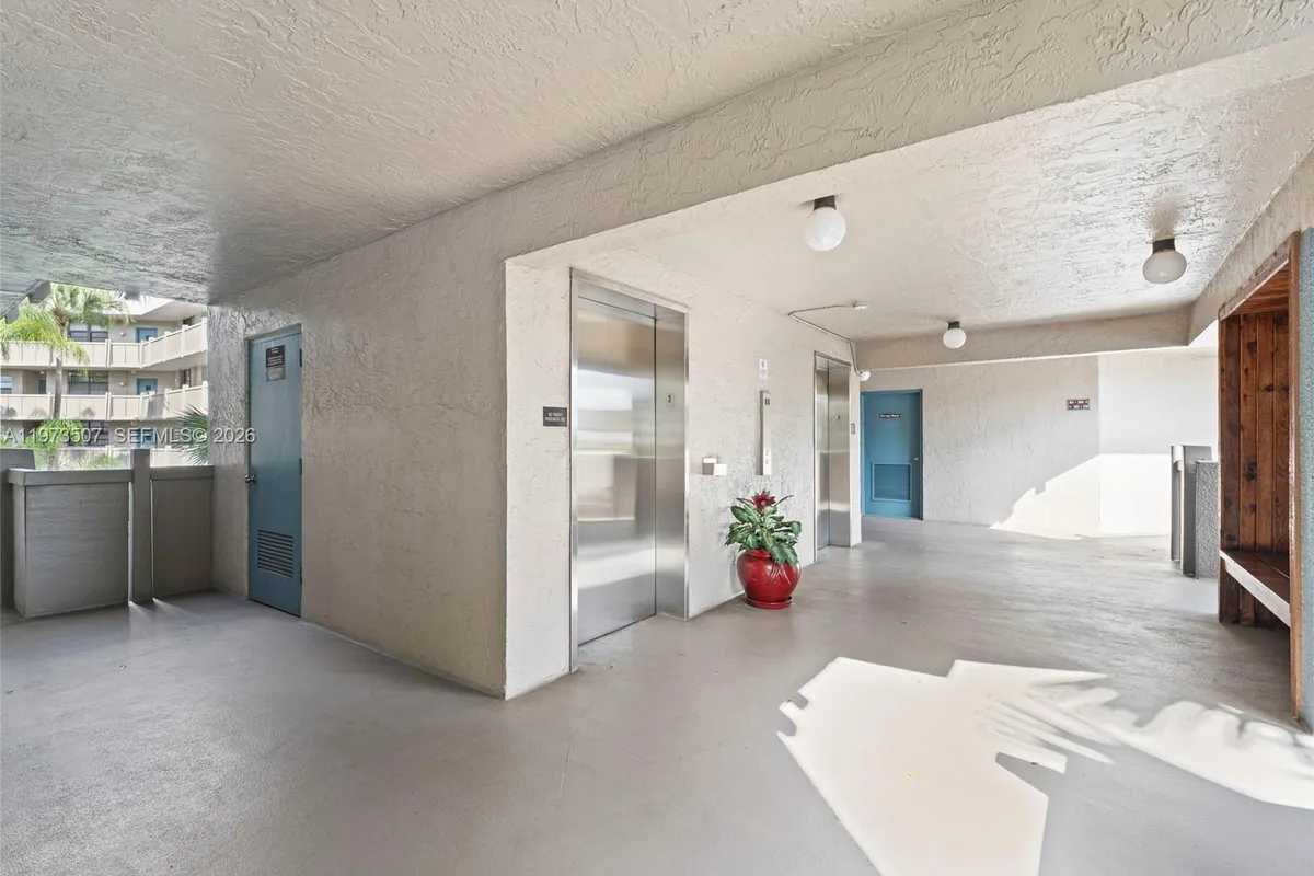 901 Colony Point Circle # 304, Pembroke Pines FL 33026