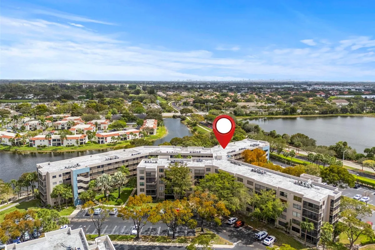 901 Colony Point Circle # 304, Pembroke Pines FL 33026