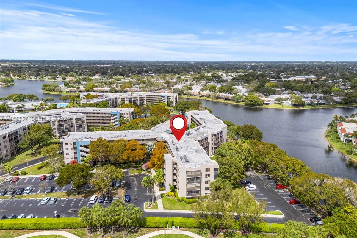 901 Colony Point Circle # 304, Pembroke Pines FL 33026