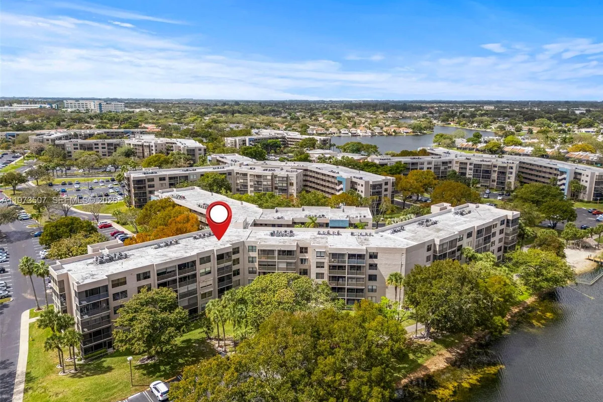 901 Colony Point Circle # 304, Pembroke Pines FL 33026