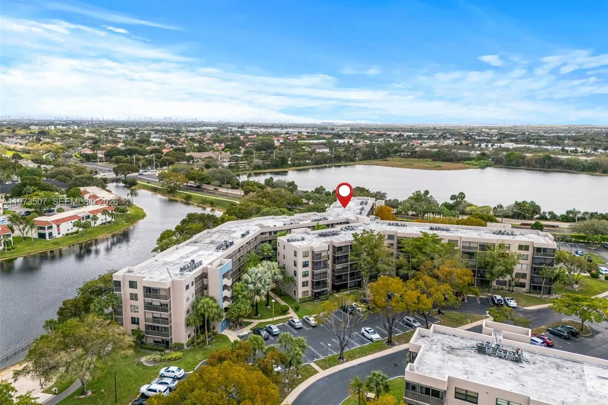 901 Colony Point Circle # 304, Pembroke Pines FL 33026