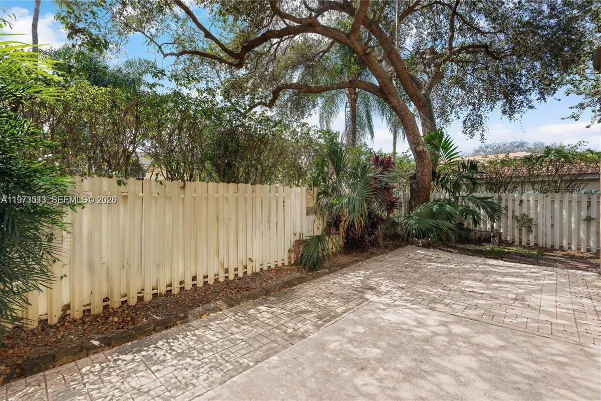 10320 SW 18th St, Miramar FL 33025