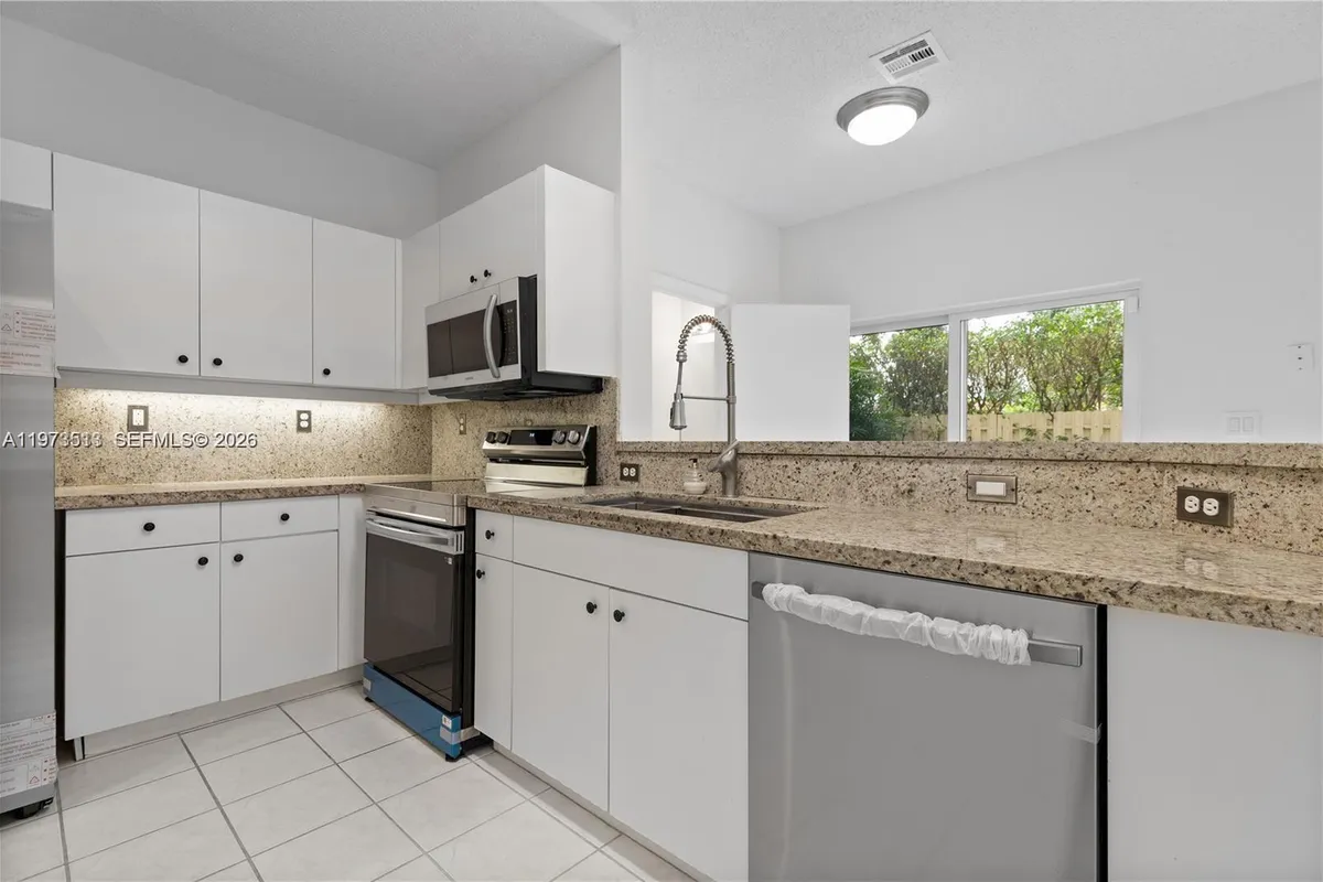 10320 SW 18th St, Miramar FL 33025