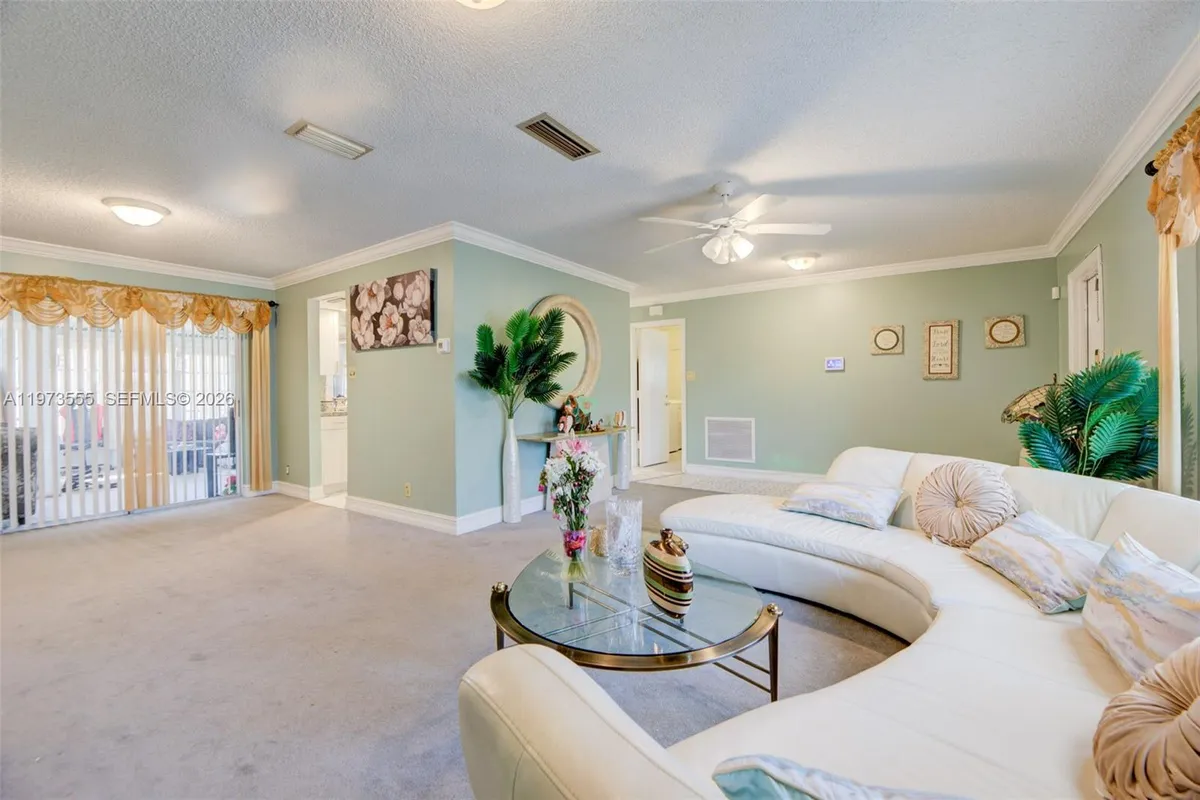 995 NW 74th Ave, Margate FL 33063