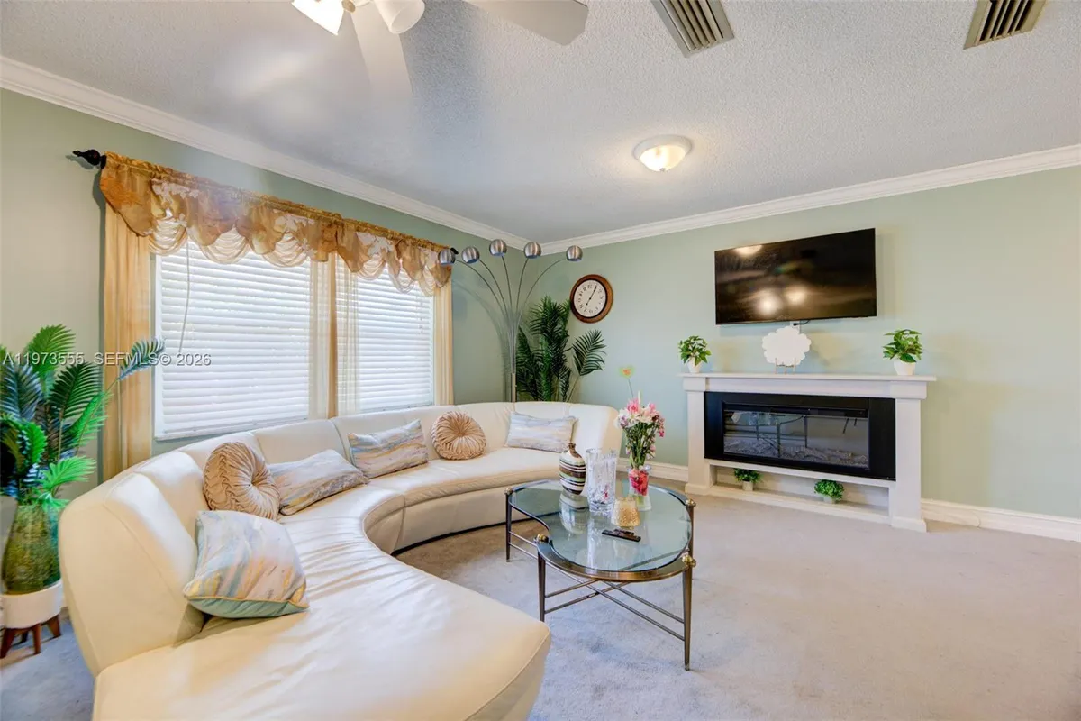 995 NW 74th Ave, Margate FL 33063