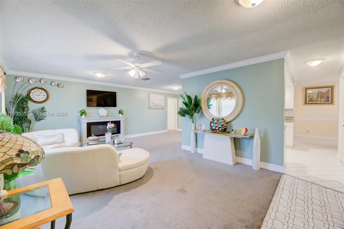 995 NW 74th Ave, Margate FL 33063