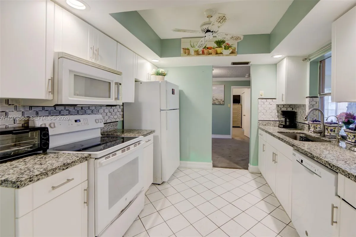 995 NW 74th Ave, Margate FL 33063