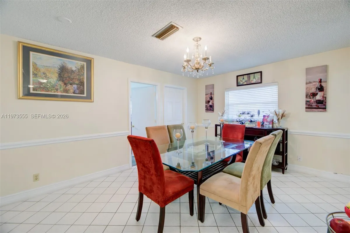 995 NW 74th Ave, Margate FL 33063