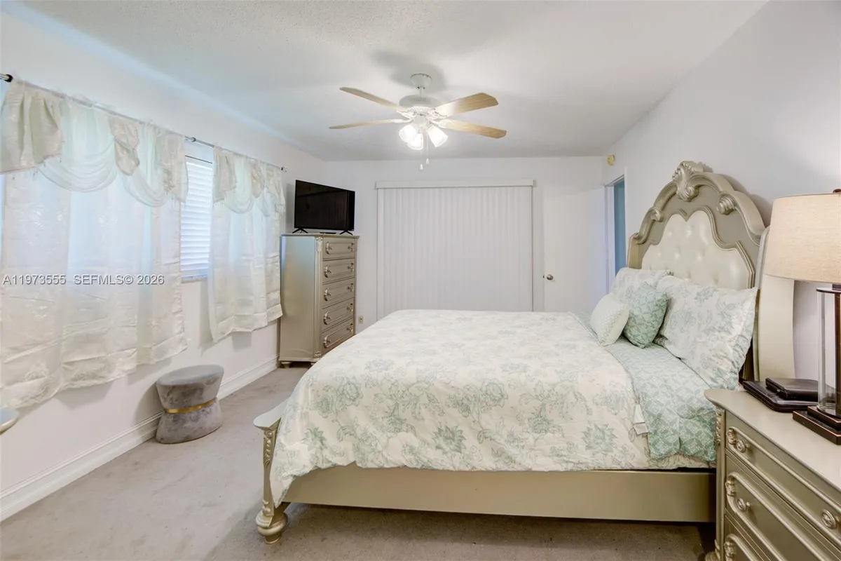 995 NW 74th Ave, Margate FL 33063