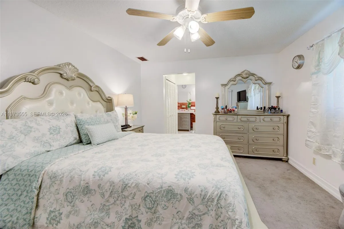 995 NW 74th Ave, Margate FL 33063