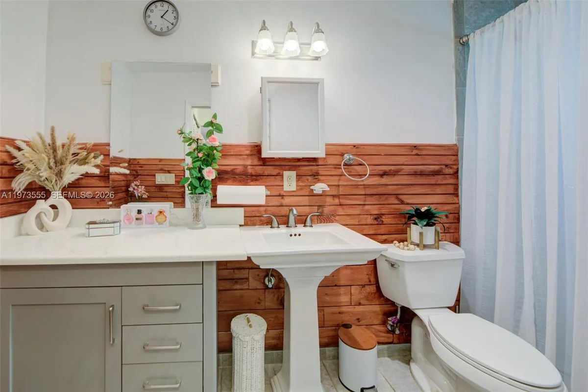 995 NW 74th Ave, Margate FL 33063