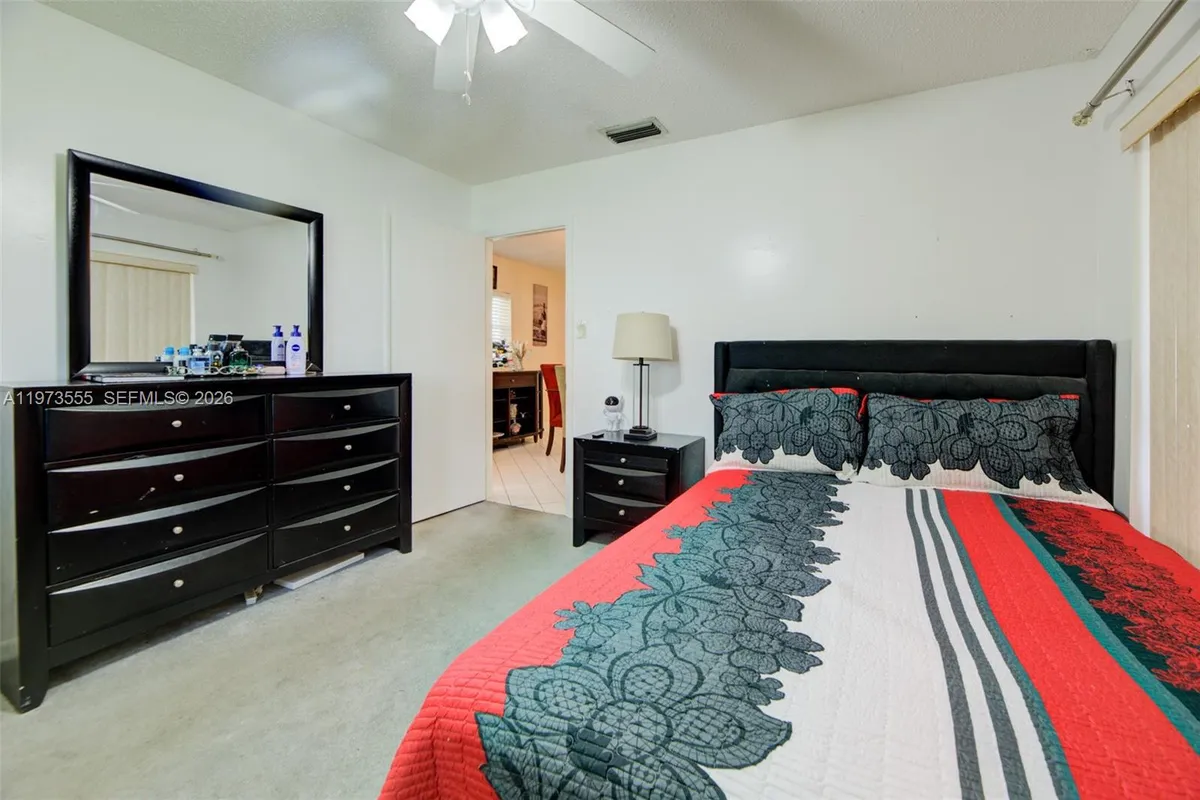 995 NW 74th Ave, Margate FL 33063