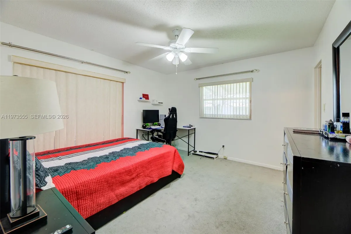 995 NW 74th Ave, Margate FL 33063