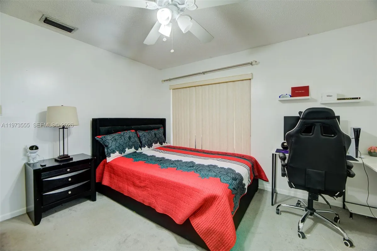 995 NW 74th Ave, Margate FL 33063