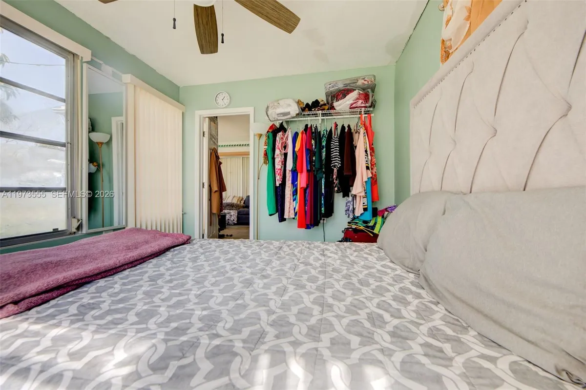 995 NW 74th Ave, Margate FL 33063