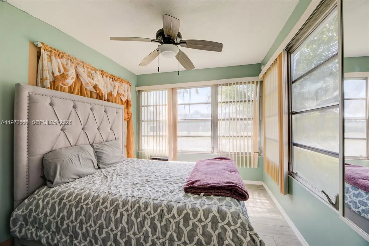 995 NW 74th Ave, Margate FL 33063