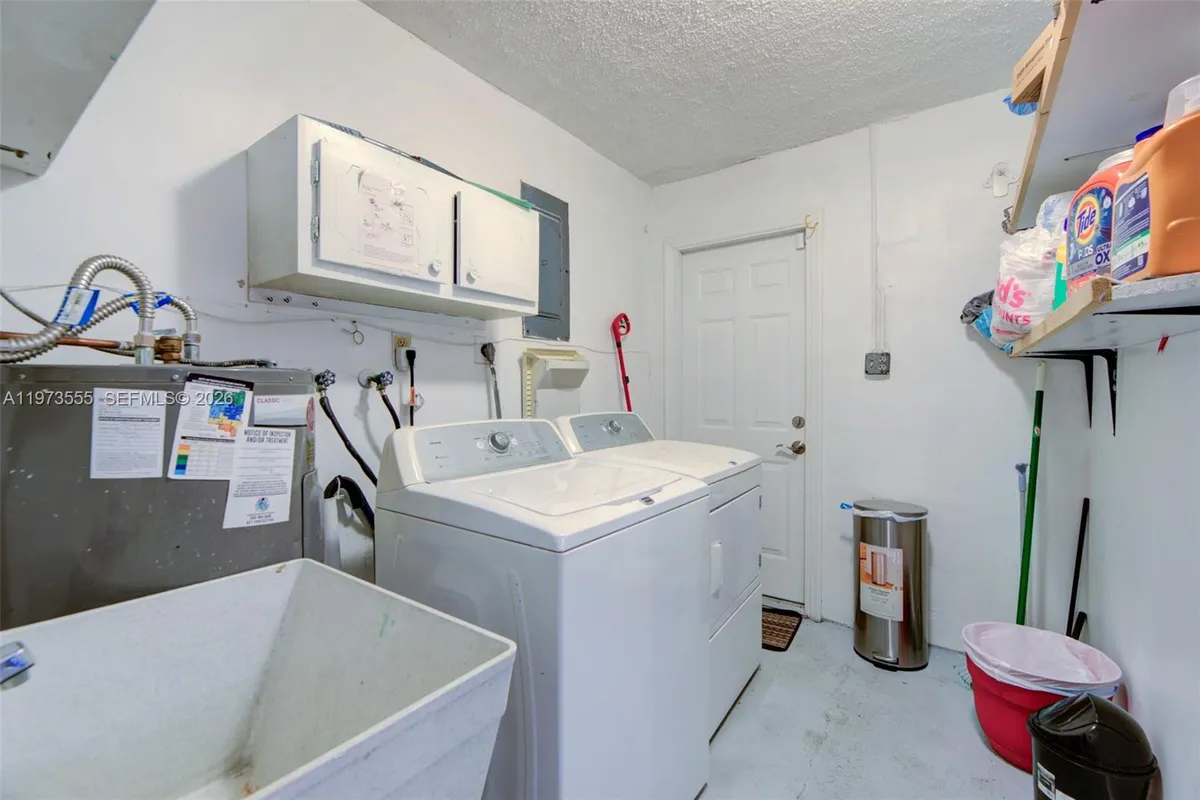 995 NW 74th Ave, Margate FL 33063