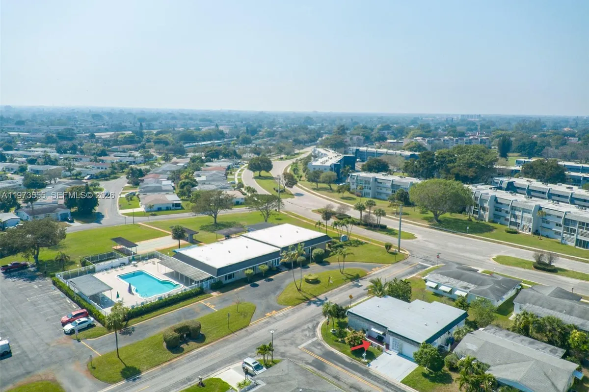 995 NW 74th Ave, Margate FL 33063