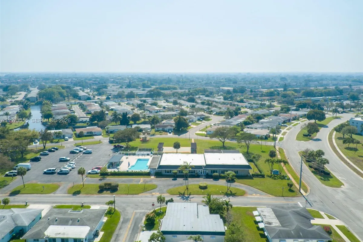 995 NW 74th Ave, Margate FL 33063