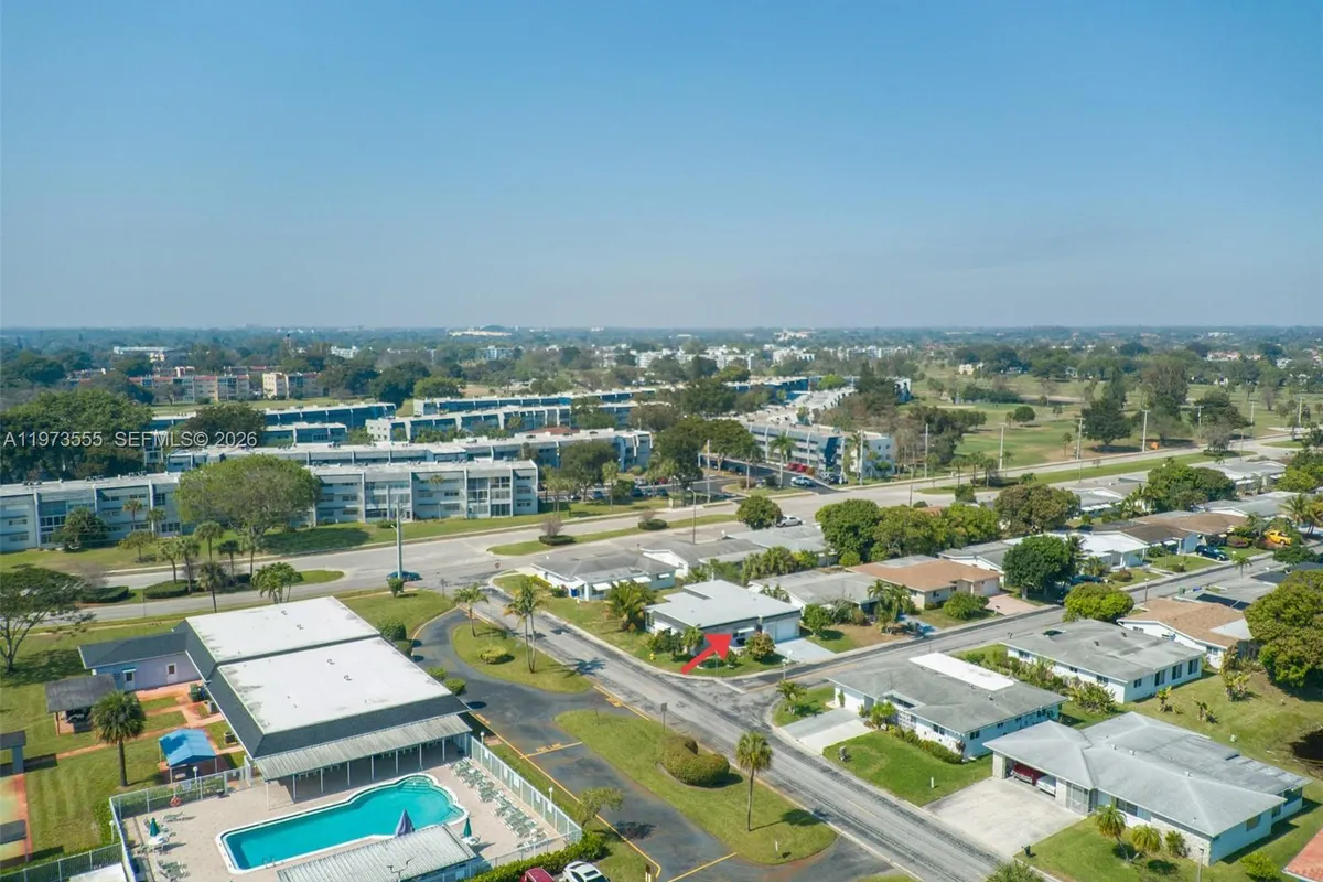 995 NW 74th Ave, Margate FL 33063