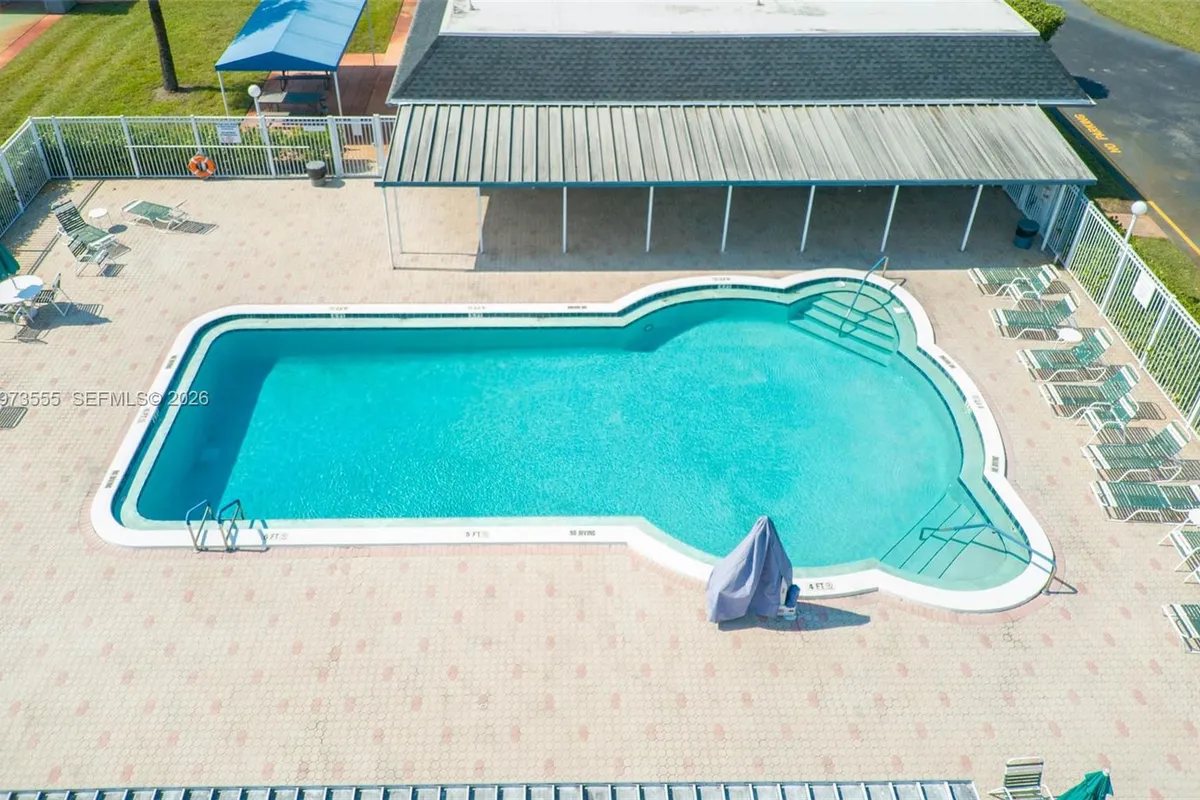 995 NW 74th Ave, Margate FL 33063