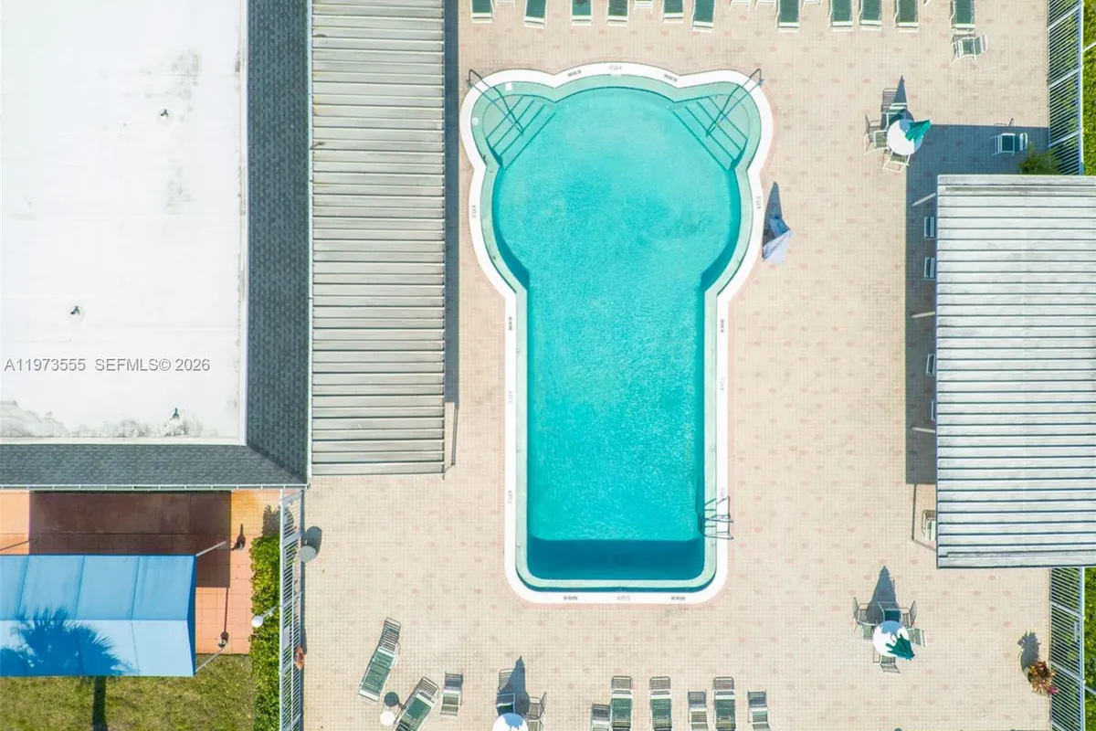 995 NW 74th Ave, Margate FL 33063