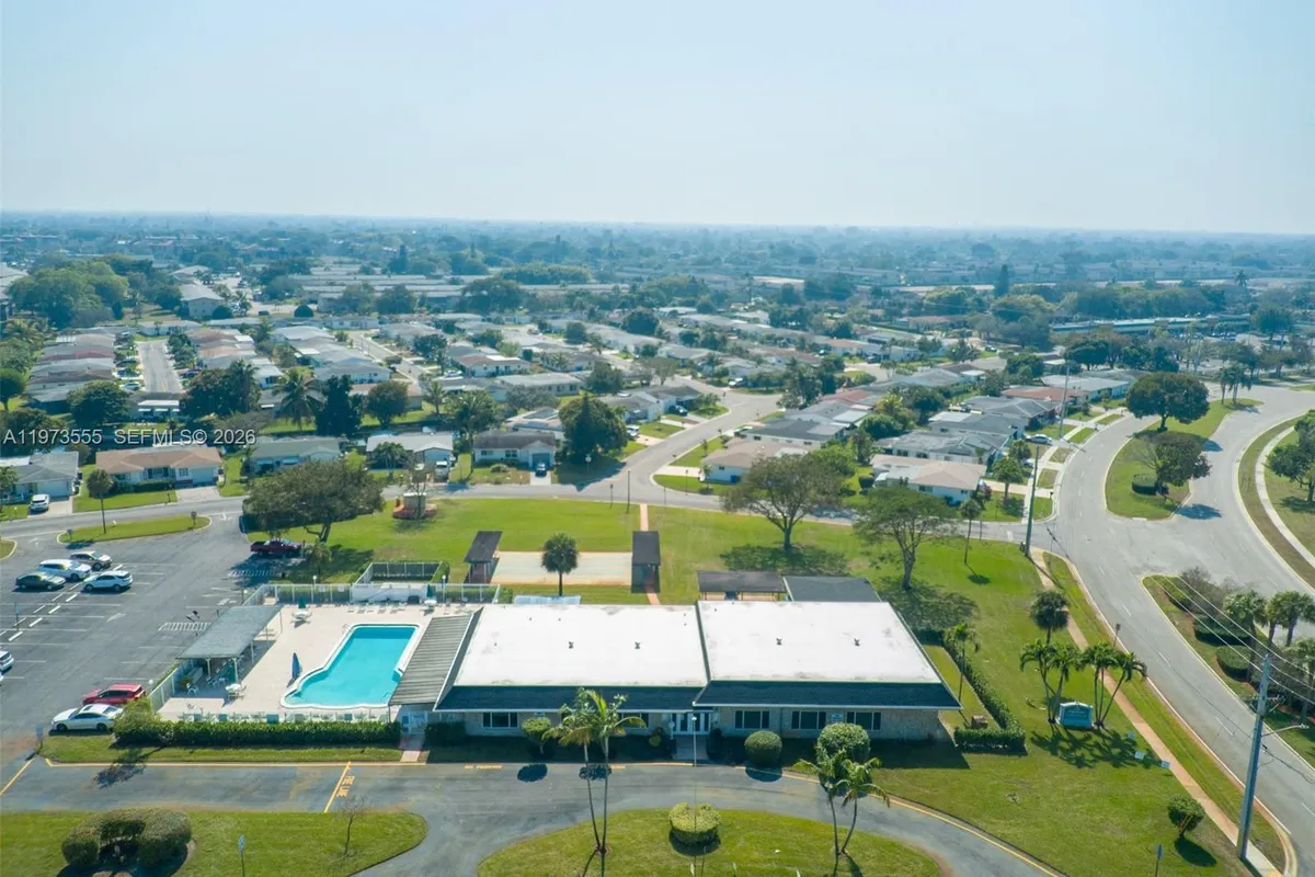 995 NW 74th Ave, Margate FL 33063