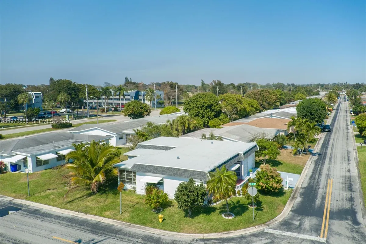 995 NW 74th Ave, Margate FL 33063