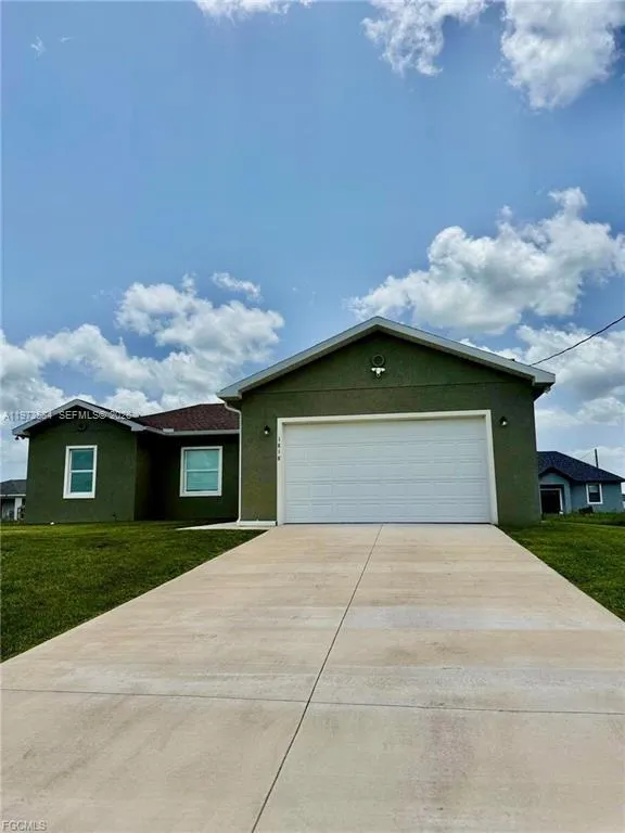 4 bedroom 2 bath for sale at 1818 Inwood RD, La Belle FL 33935