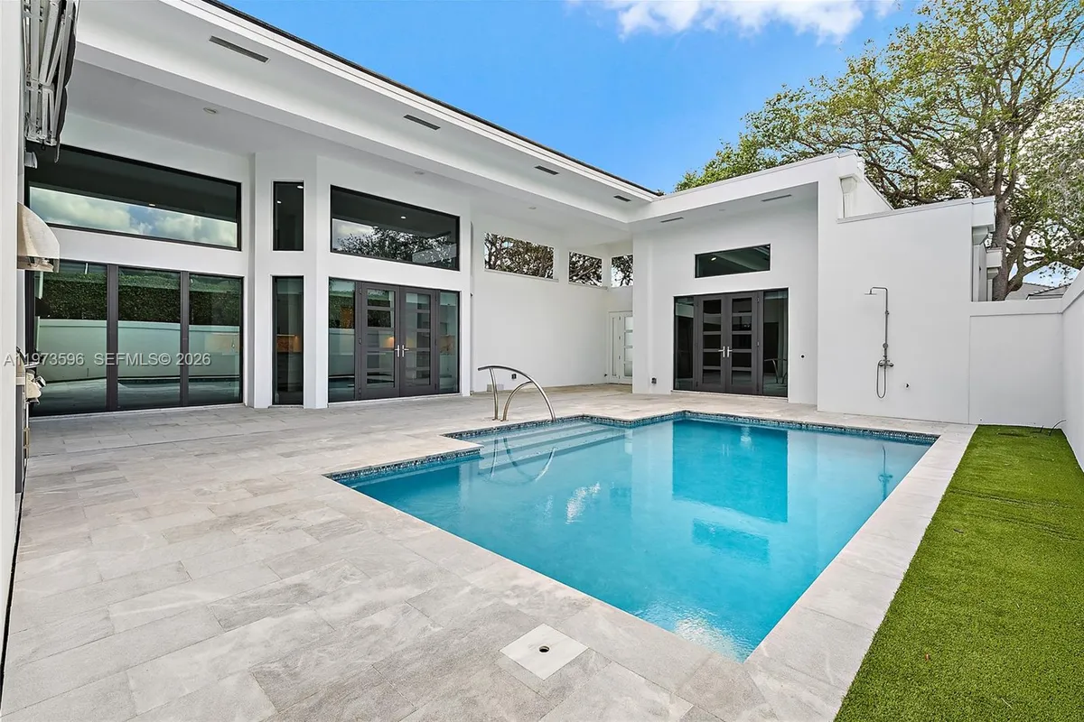 108 Waters Edge Dr, Jupiter FL 33477