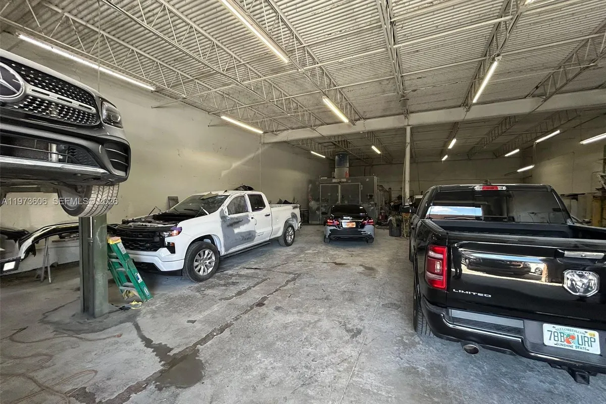 8xxx NW 117th St, Hialeah Gardens FL 33018