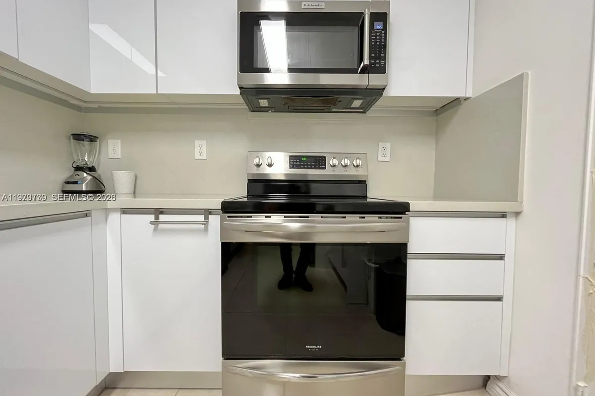 10185 Collins Ave # 1103, Bal Harbour FL 33154