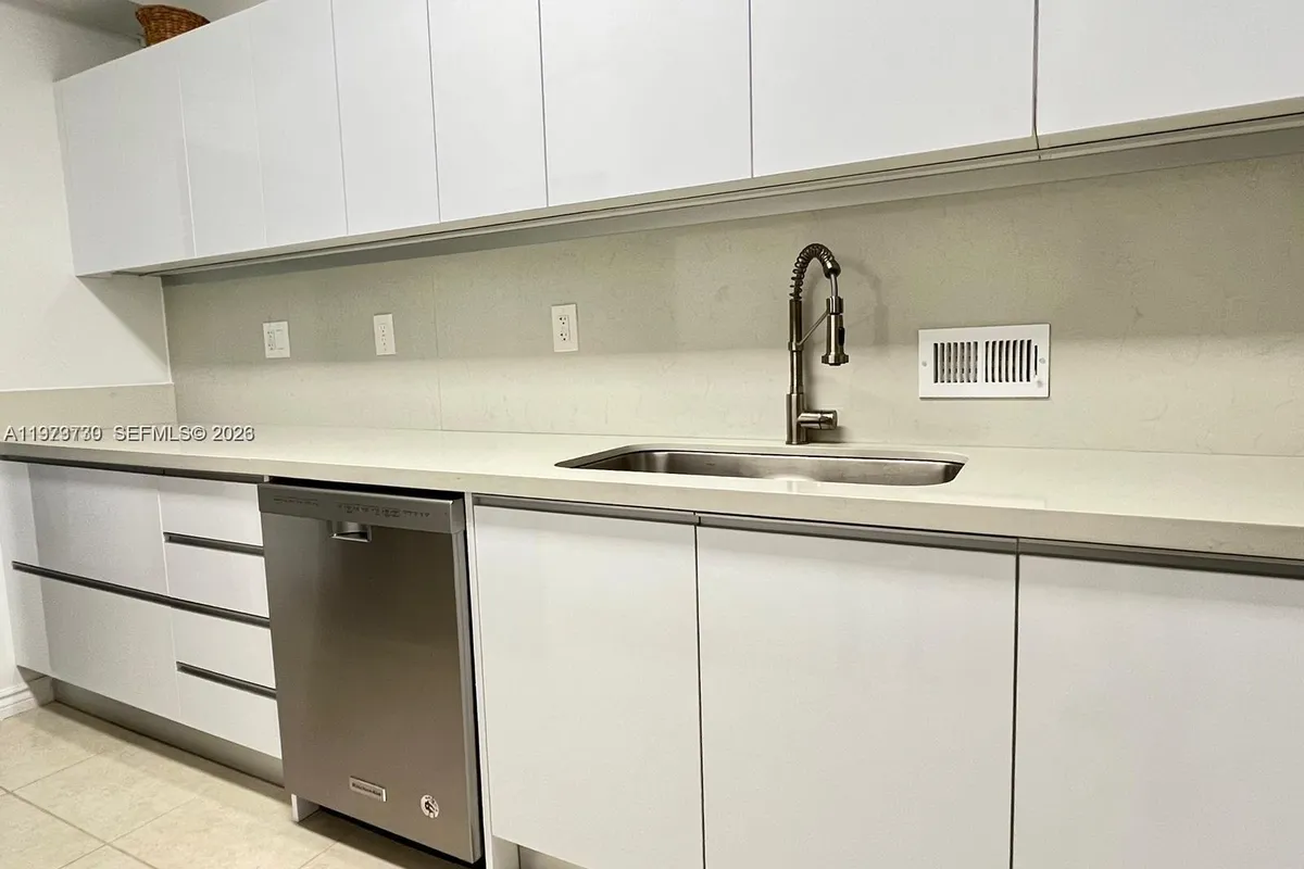 10185 Collins Ave # 1103, Bal Harbour FL 33154