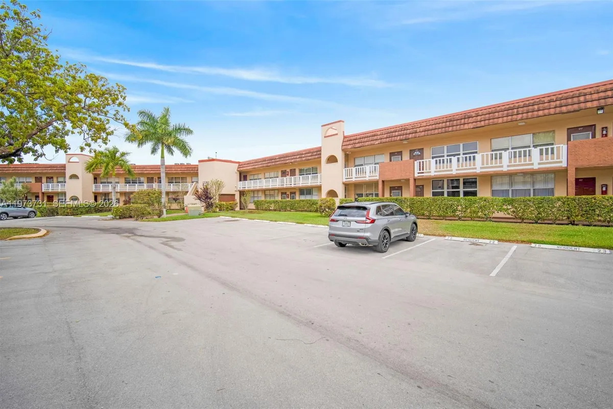 8851 Sunrise Lakes Blvd # 116, Sunrise FL 33322