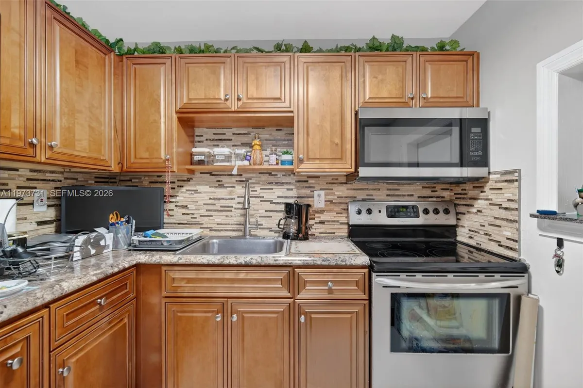 8851 Sunrise Lakes Blvd # 116, Sunrise FL 33322