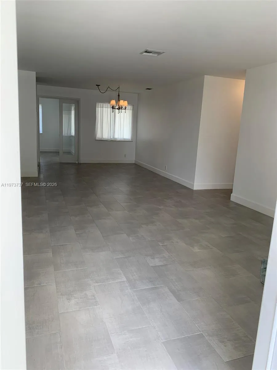 4411 W Broward Blvd, Plantation FL 33317