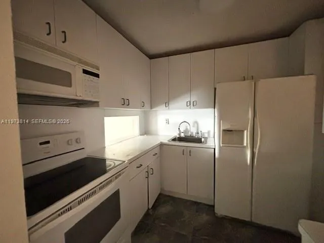 140 Royal Palm Rd # 202, Hialeah Gardens FL 33016