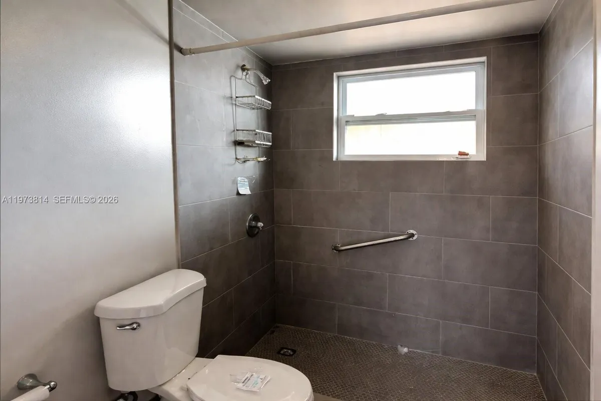 140 Royal Palm Rd # 202, Hialeah Gardens FL 33016