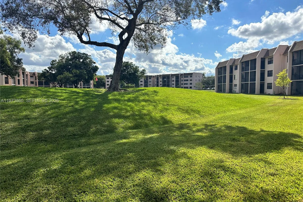 10434 Sunrise Lakes Blvd # 102, Sunrise FL 33322