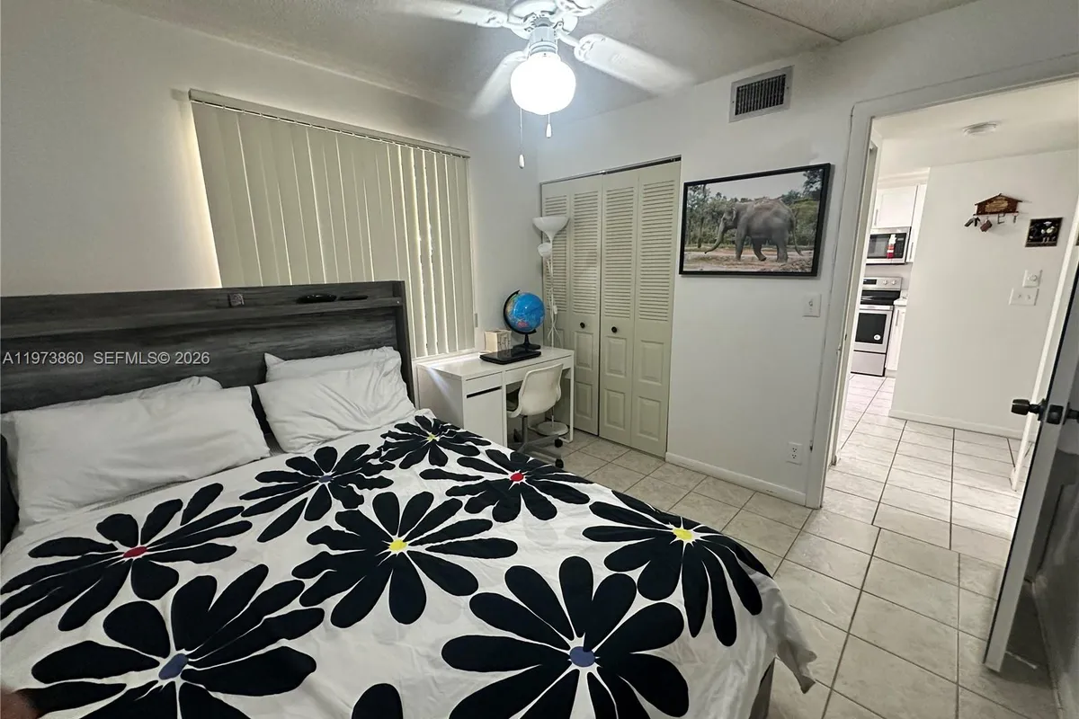 10434 Sunrise Lakes Blvd # 102, Sunrise FL 33322