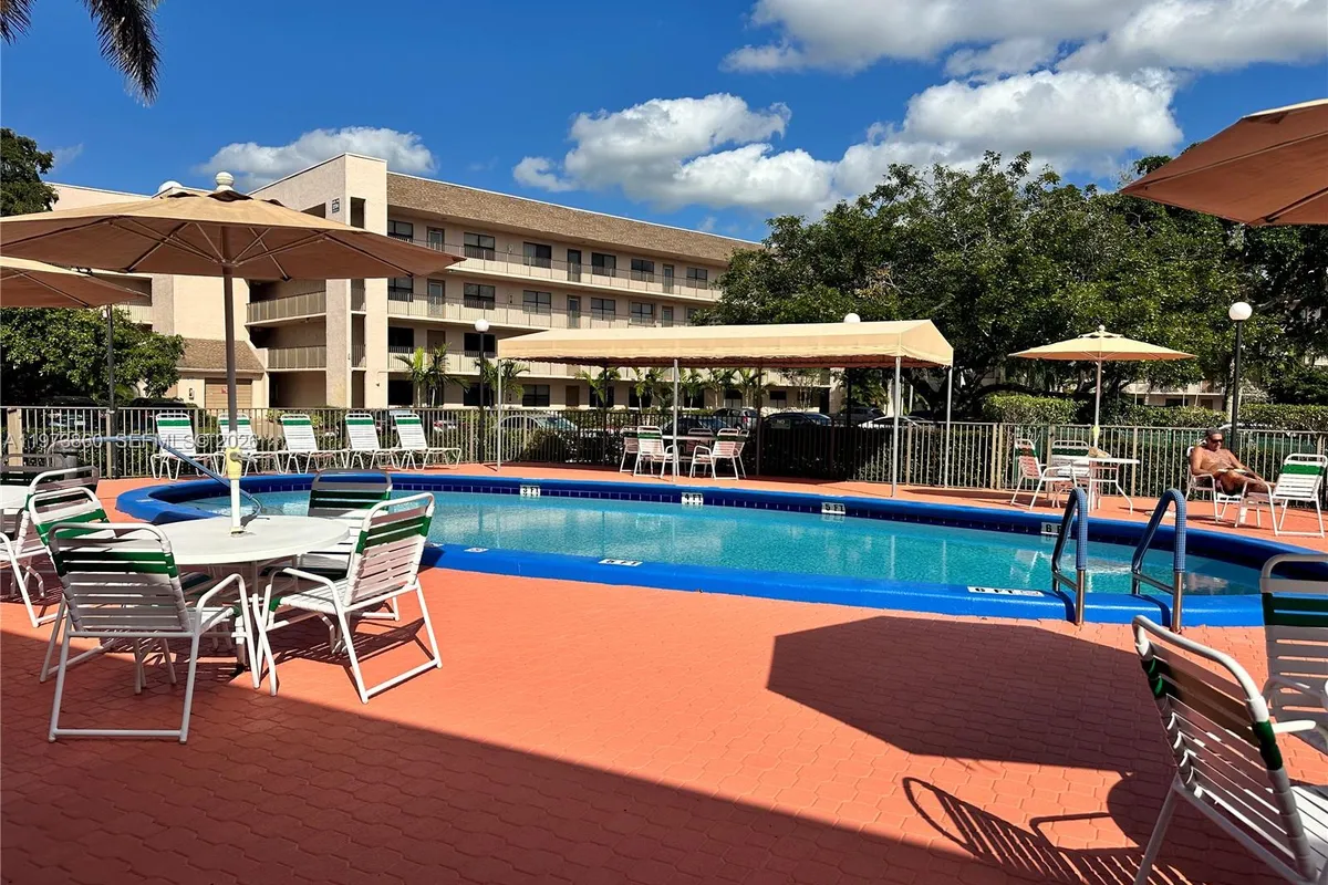 10434 Sunrise Lakes Blvd # 102, Sunrise FL 33322