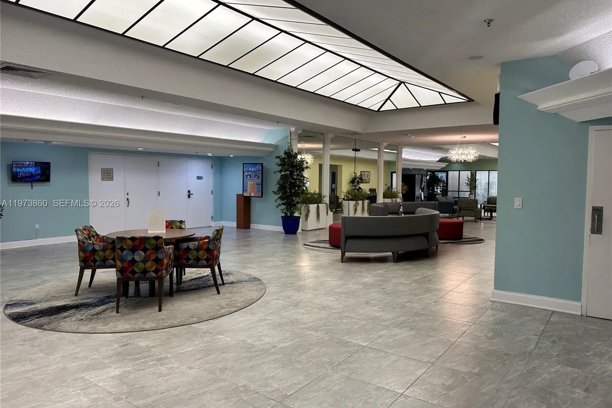 10434 Sunrise Lakes Blvd # 102, Sunrise FL 33322