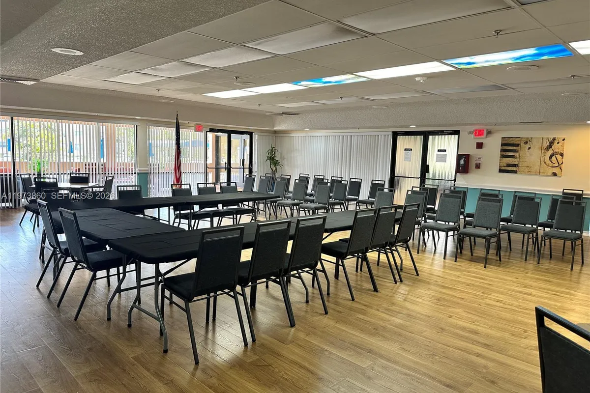 10434 Sunrise Lakes Blvd # 102, Sunrise FL 33322