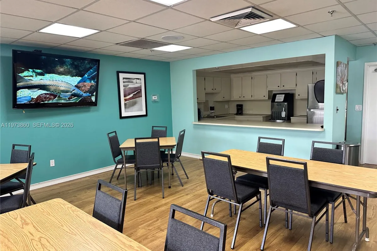 10434 Sunrise Lakes Blvd # 102, Sunrise FL 33322